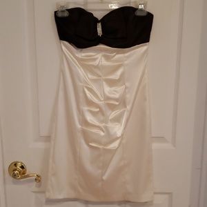 B.DARLIN STRAPLESS DRESS